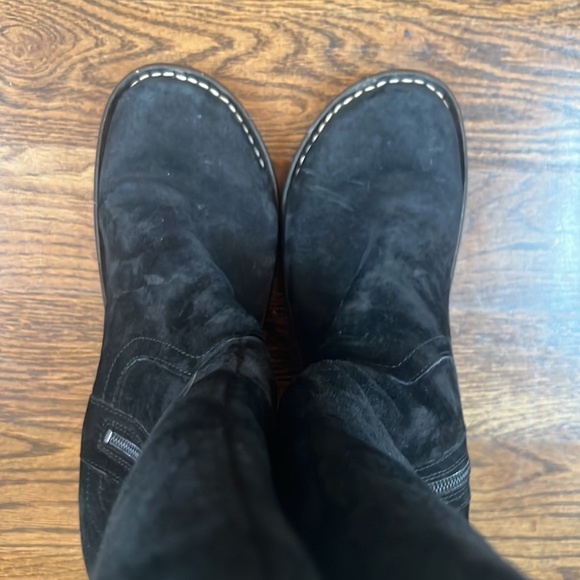 UGG Hartley Suede Boot Size 9 - Picture 6 of 7